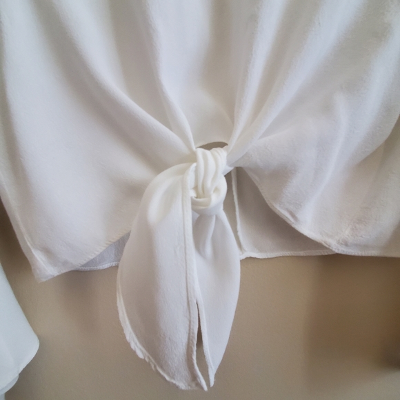 Harper and Me White blouse with tie front with ruffle cuff, small size - Picture 5 of 8